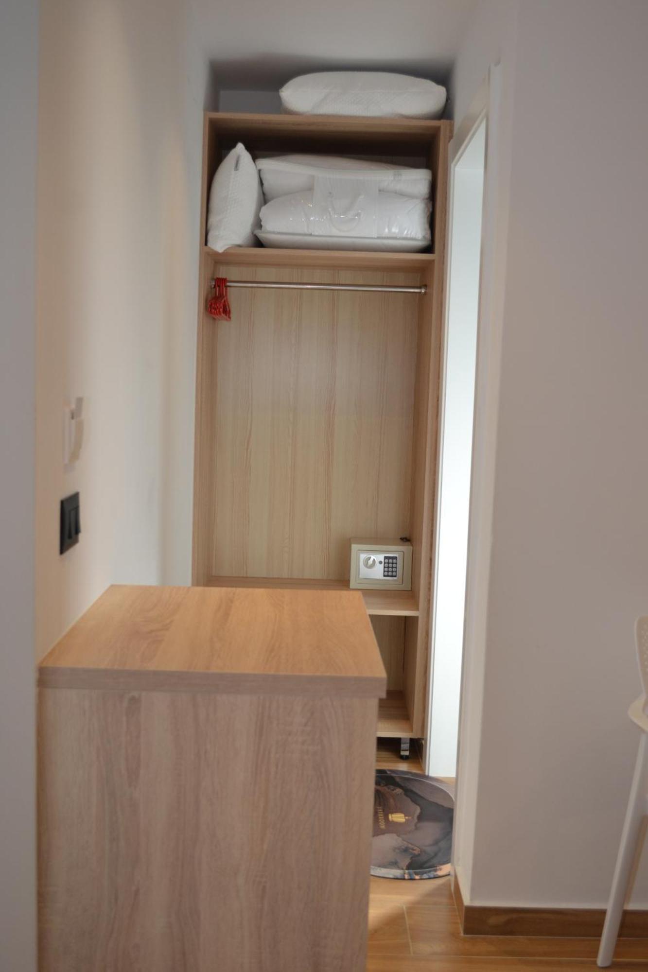 Gl Hotel Ксамил Екстериор снимка