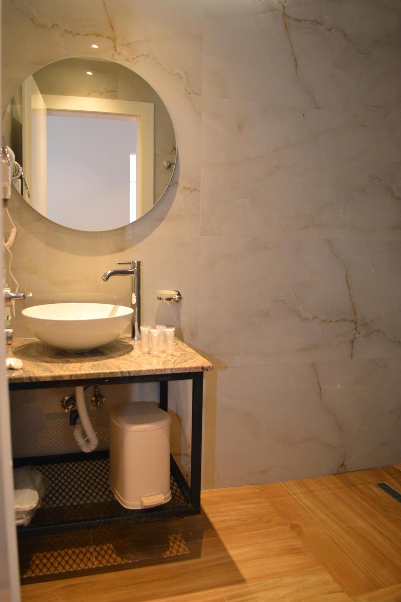 Gl Hotel Ксамил Екстериор снимка
