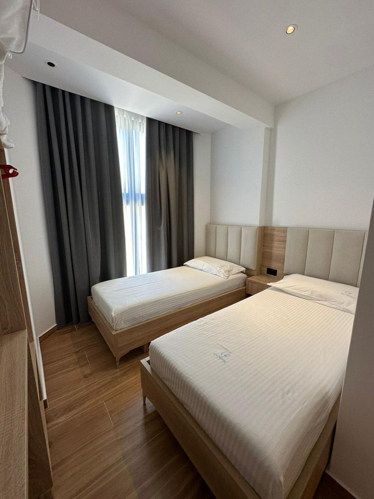 Gl Hotel Ксамил Екстериор снимка